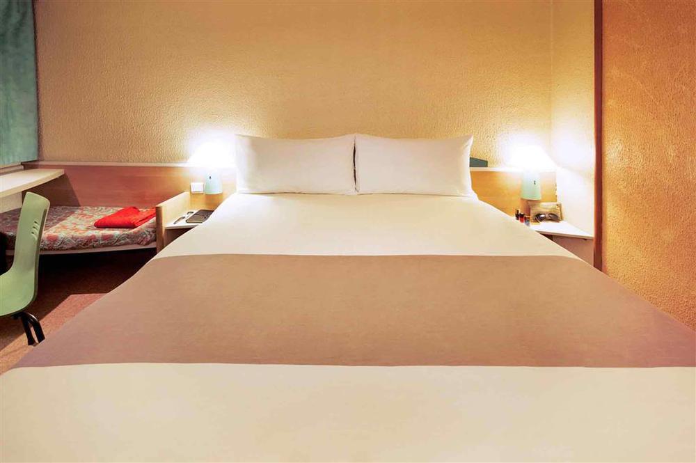 Hotel Ibis Lyon L'Isle D'Abeau Zimmer foto