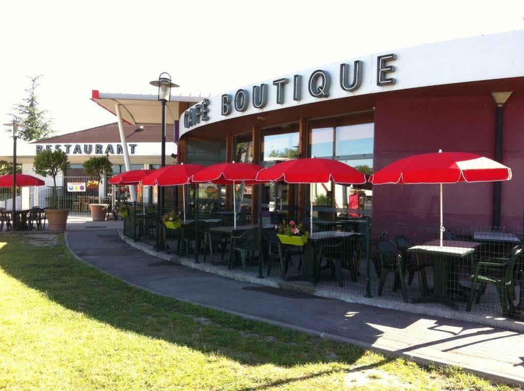 Hotel Ibis Lyon L'Isle D'Abeau Exterior foto